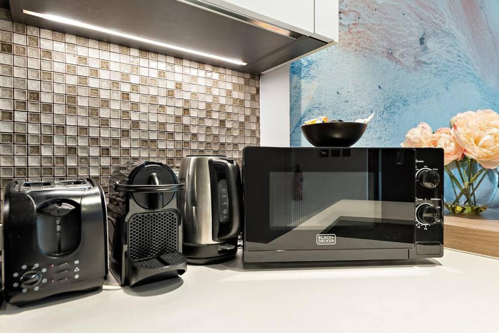 FIRST CLASS 1BR with Marina Infinity Views