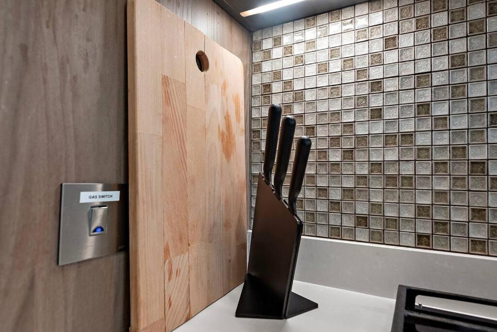 FIRST CLASS 1BR with Marina Infinity Views