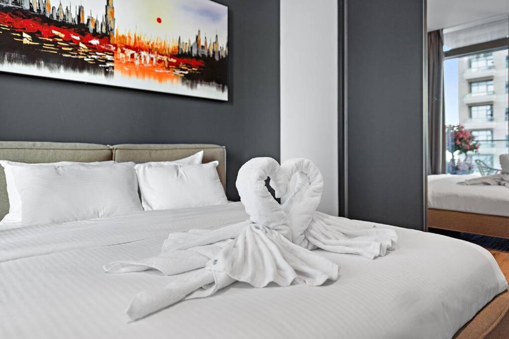 FIRST CLASS 1BR with Marina Infinity Views