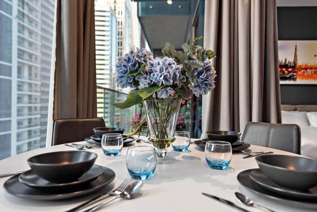 FIRST CLASS 1BR with Marina Infinity Views