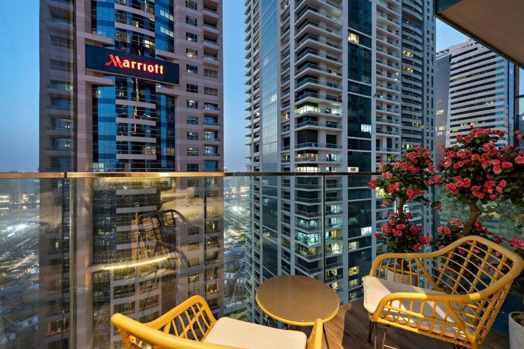 FIRST CLASS 1BR with Marina Infinity Views