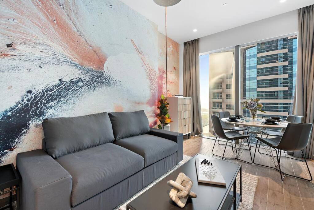 FIRST CLASS 1BR with Marina Infinity Views