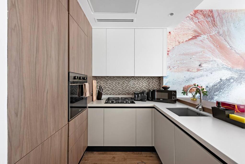 FIRST CLASS 1BR with Marina Infinity Views