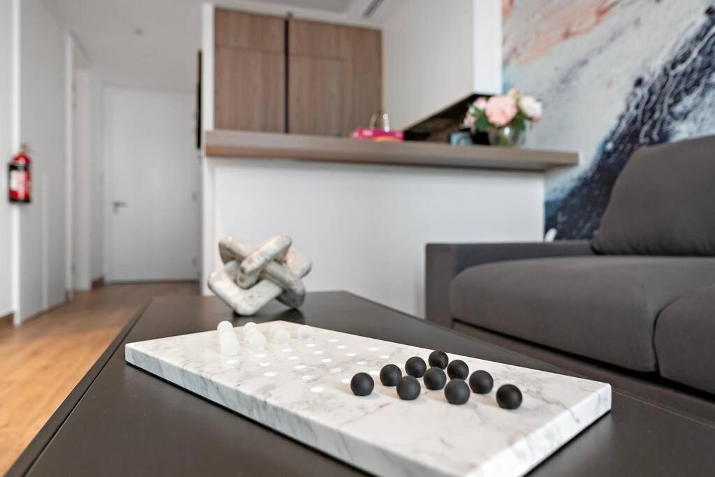 FIRST CLASS 1BR with Marina Infinity Views