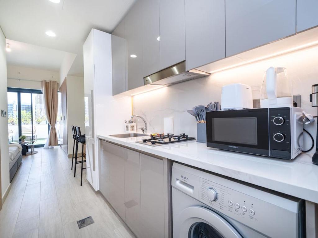 LUXFolio Retreats - Modern Azizi Retreat