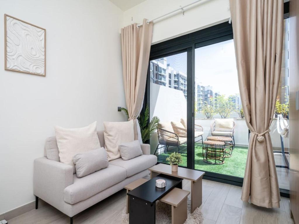 LUXFolio Retreats - Modern Azizi Retreat