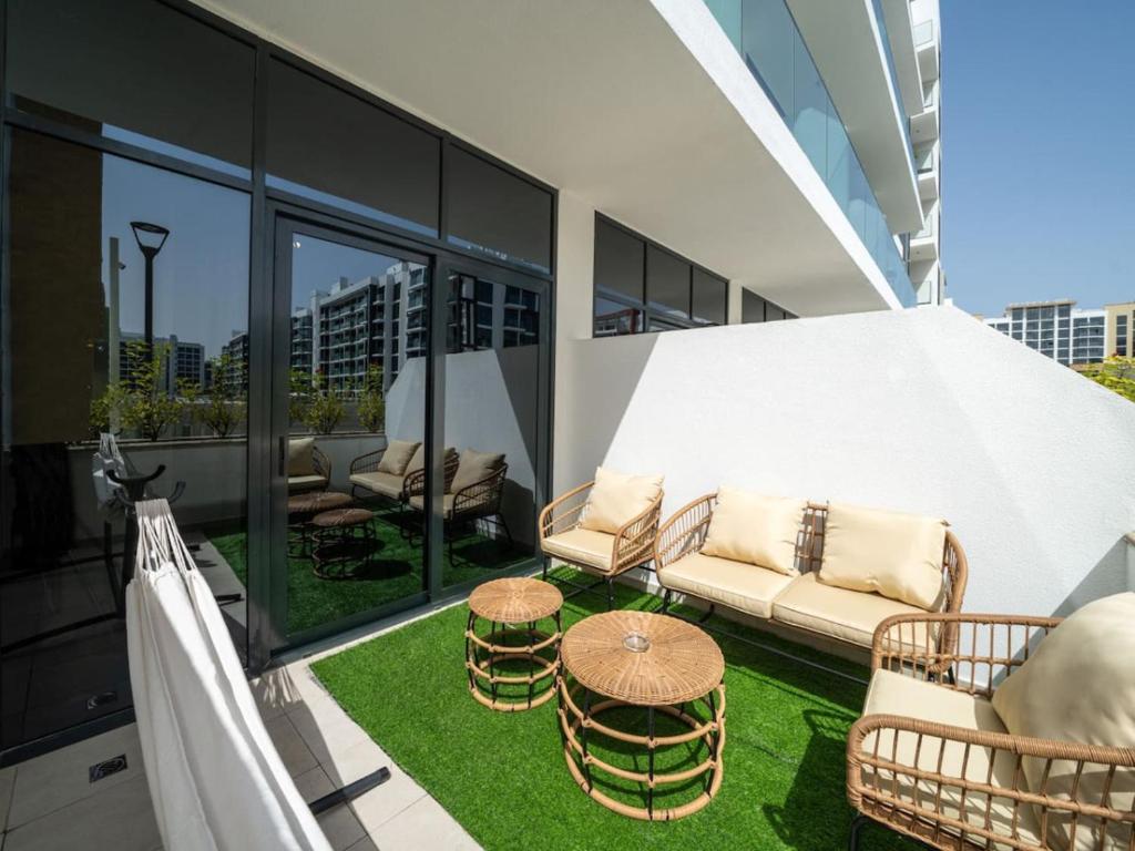 LUXFolio Retreats - Modern Azizi Retreat