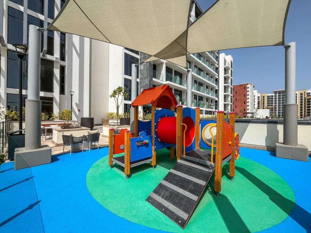 LUXFolio Retreats - Modern Azizi Retreat