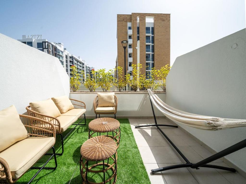 LUXFolio Retreats - Modern Azizi Retreat