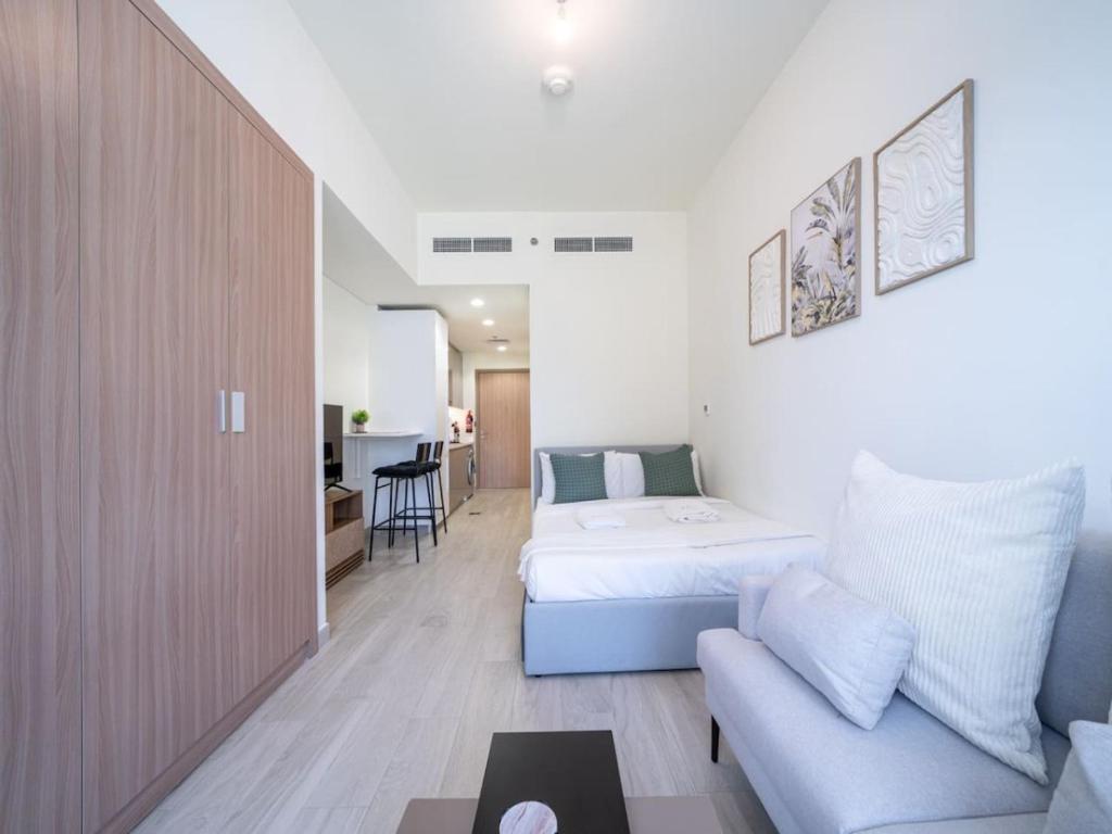 LUXFolio Retreats - Modern Azizi Retreat