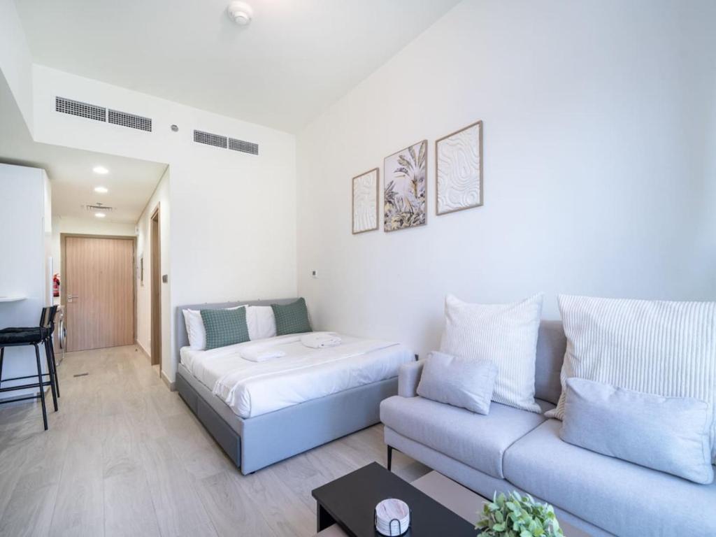 LUXFolio Retreats - Modern Azizi Retreat