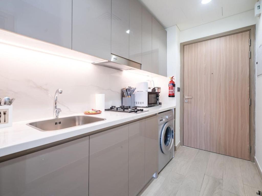 LUXFolio Retreats - Modern Azizi Retreat