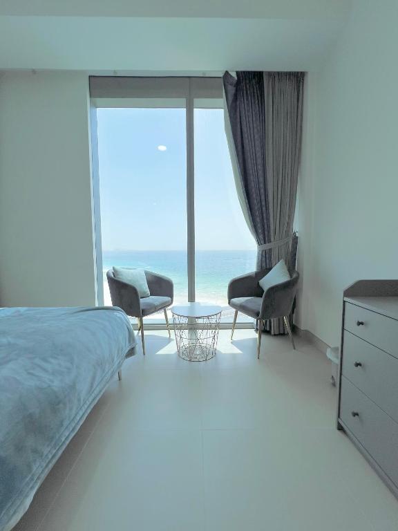 Farwell & Gervase - 2BR with Exclusive Sea & Marina Views in 5242 Marina