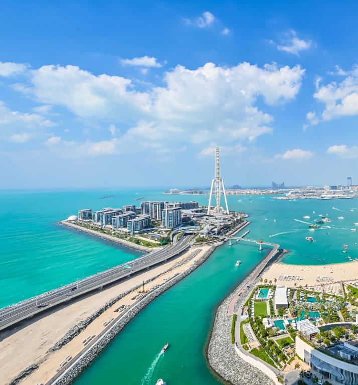 Farwell & Gervase - 3BR with Exclusive Sea Views in 5242 Marina