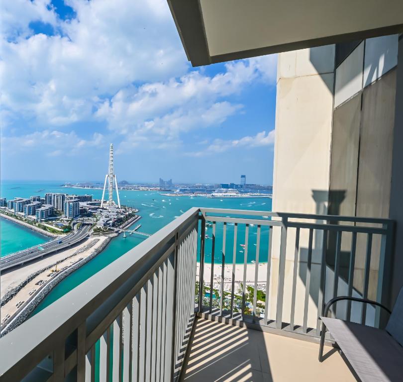 Farwell & Gervase - 3BR with Exclusive Sea Views in 5242 Marina