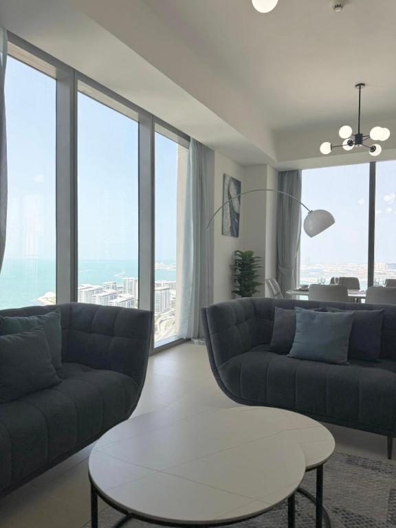 Farwell & Gervase - 3BR with Exclusive Sea Views in 5242 Marina
