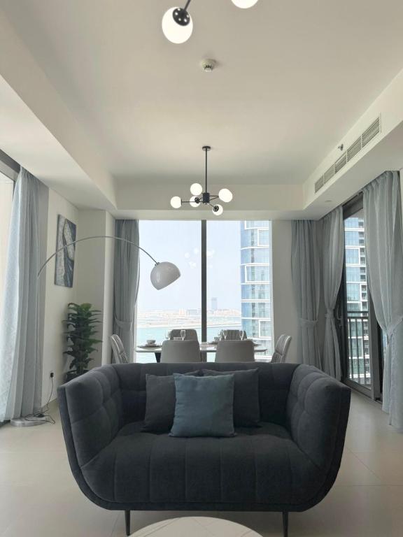 Farwell & Gervase - 3BR with Exclusive Sea Views in 5242 Marina