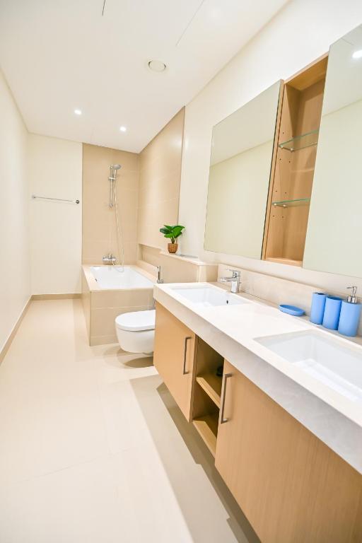 Farwell & Gervase - 3BR with Exclusive Sea Views in 5242 Marina