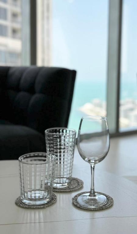 Farwell & Gervase - 3BR with Exclusive Sea Views in 5242 Marina