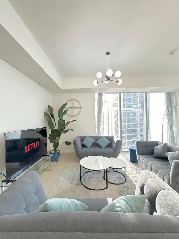 Farwell & Gervase - 3BR with Exclusive Sea Views in 5242 Marina