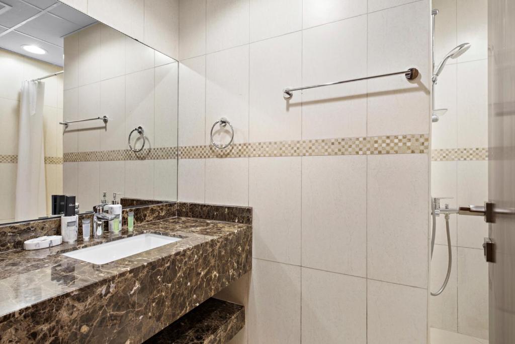 Spacious 2 BR in Family-friendly Community