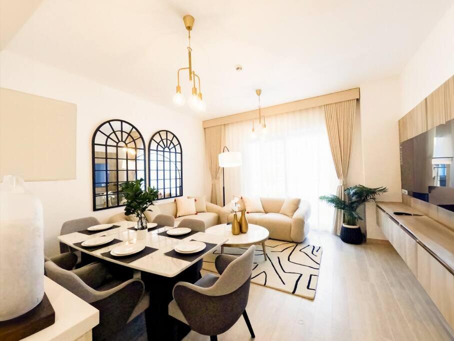 هتل د استایلیش استی این د کانال128وب10 - The Stylish Stay in the Canal128WEB10