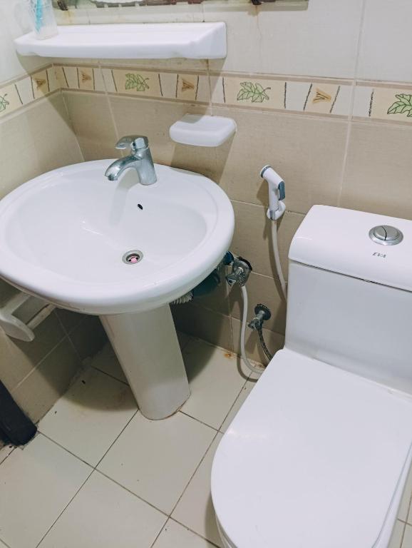 هتل مستر روم ویت اتاچد واشروم فور یو - Master Room With Attached Washroom For You