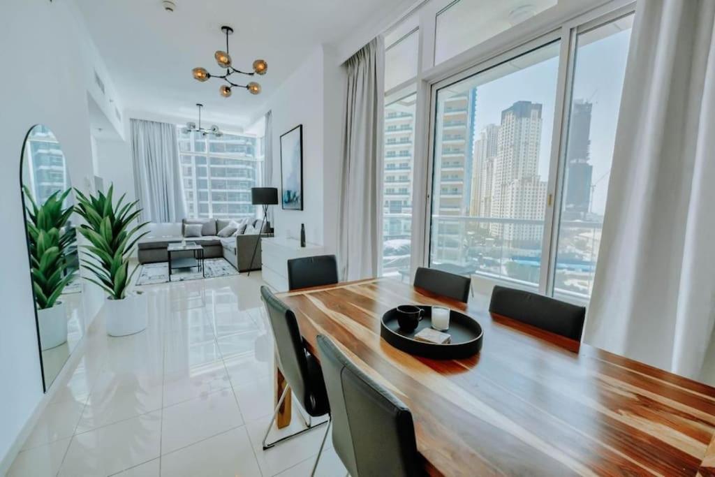 هتل شیک 1 بی آر سی ویو دبلیو مارینا - Chic 1BR Sea View Dubai Marina