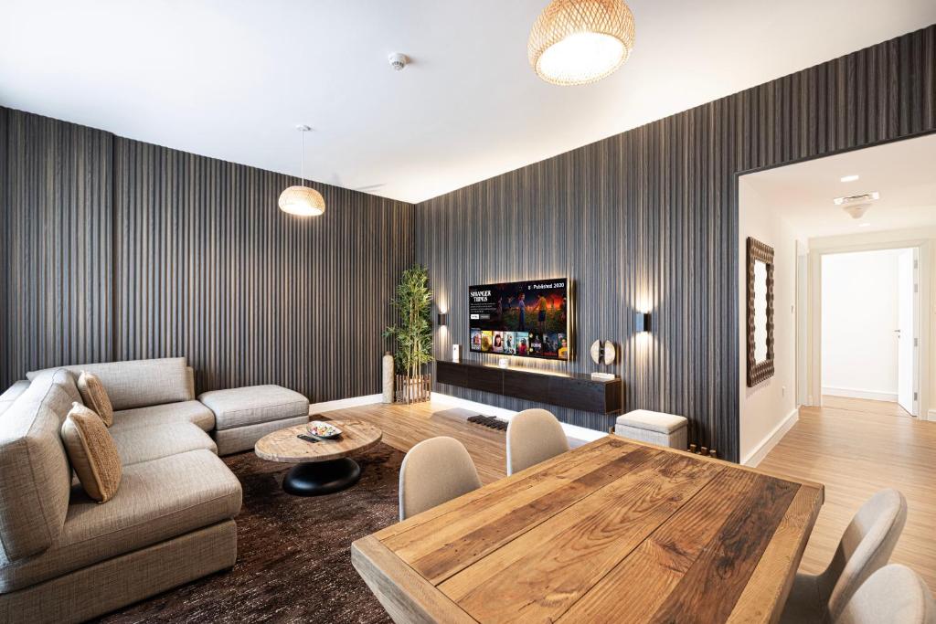 هتل ۲ بد روم وود هاوس بای بلو هالیدنز 2 Bedroom WoodHouse By Blue Holidays