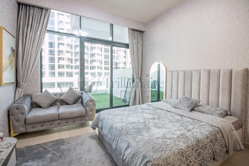 هتل تریلیونر - عزیزیرِویرا - پریمیوم استودیو - Trillionaire - Azizi Riviera - Premium Studio