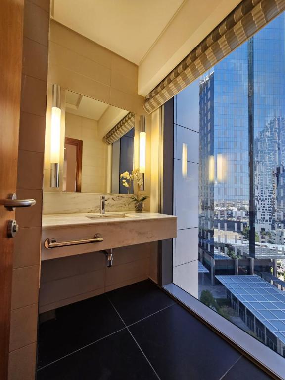 هتل ۲ بدروس فلت این سنترال پارک تاور، دبی، دی اف سی - 2 bedrooms flat in Central Park Tower, Dubai, DIFC