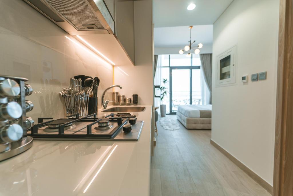 هتل واندر فول استودیو ویت بالکونی اند سیتی ویوز - Wonderful Studio with Balcony & City Views