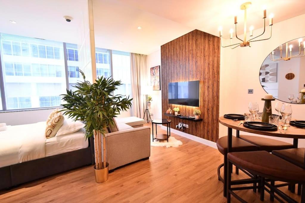 هتل هارت آو DIFC: اسکای گاردنز مدرن شیک استودیو - Heart of DIFC: SKY Gardens Modern Chic Studio