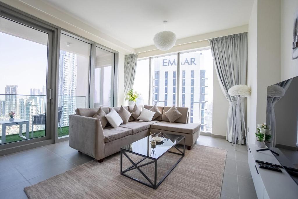 هتل لاکژری ۳ بد ریتریت وید برج اند فونتین ویوز - Luxury 3 Bed Retreat with Burj & Fountain views