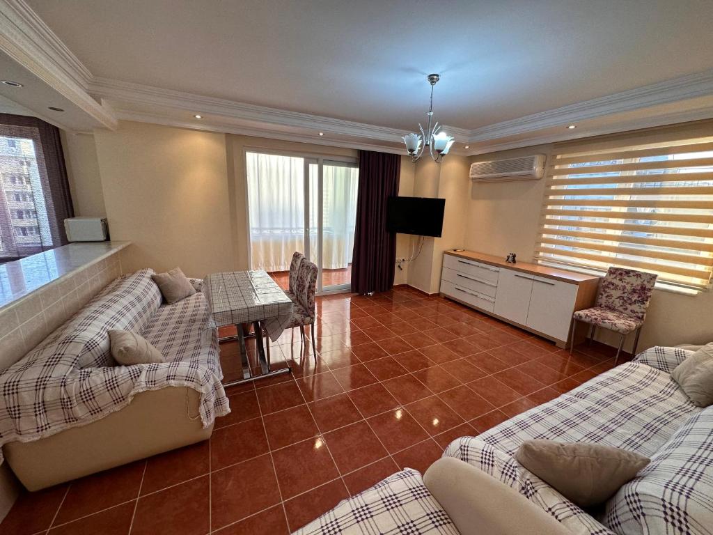 هتل هالی‌دی ریزیدنس ویت پول Holiday Residence with Pool