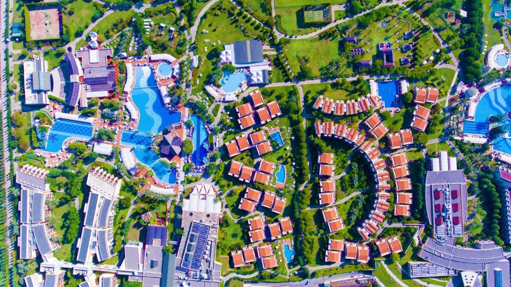 هتل هالی دی ویلج ترکیه Holiday Village Türkiye
