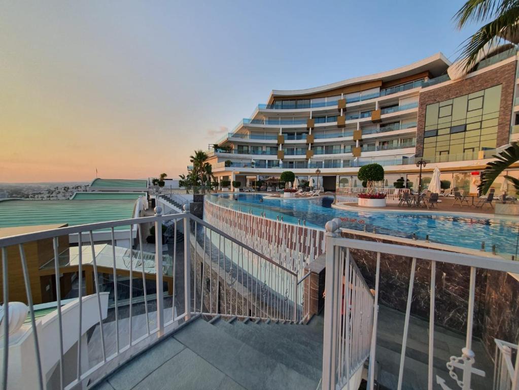 هتل ادمیرال الیت ریدنس Admiral Elite Residence