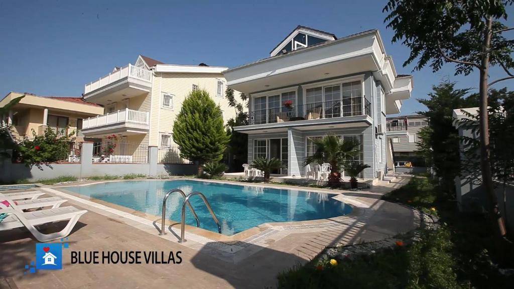 هتل دو یاتک اودالی بلوهاوس وید آ سی ویو - 2 yatak odalı Bluehouse with a sea view