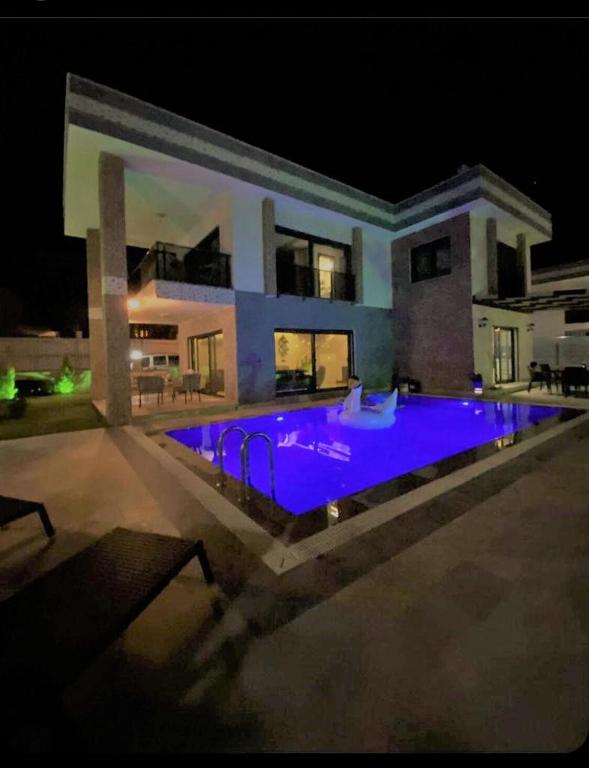 هتل مگنیفیک ویلا اوو پاسیند پرایو کسووداسی magnifique villa avec piscine prive kusadasi