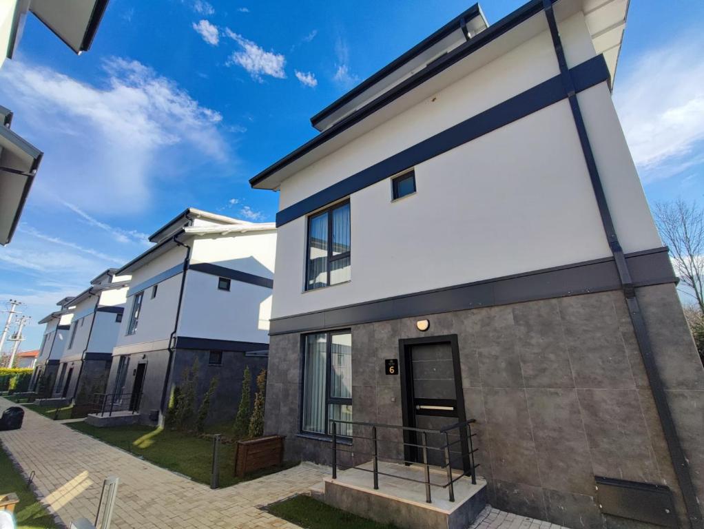 Aileena Hotel & Villas