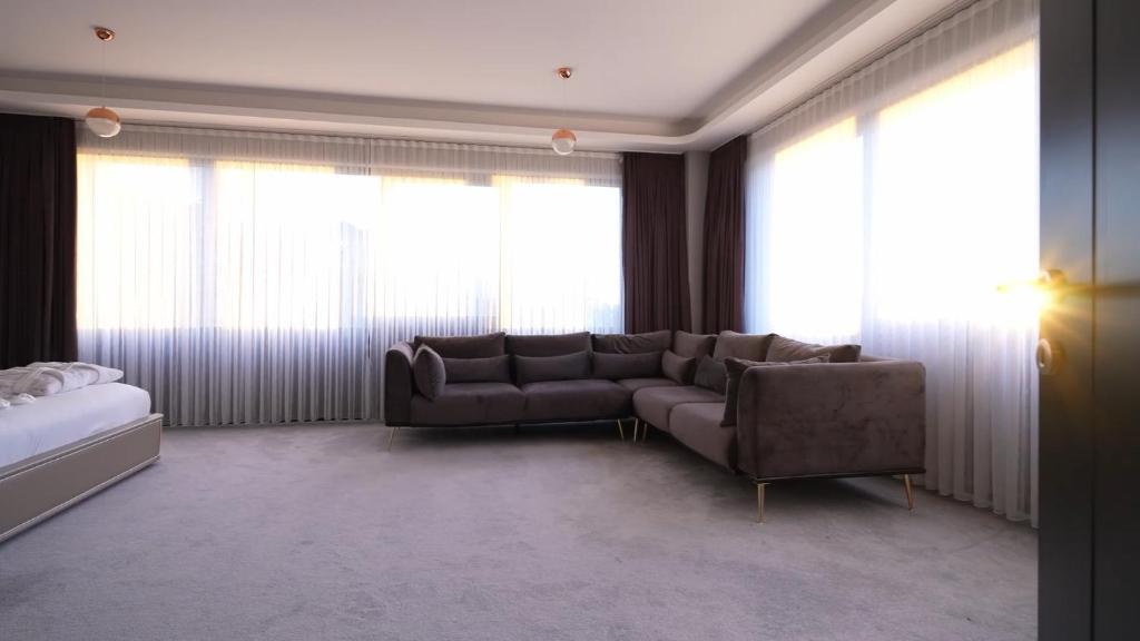 Aileena Hotel & Villas