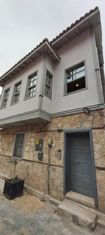 هتل ویلا کسل این VILLA CASTLE INN