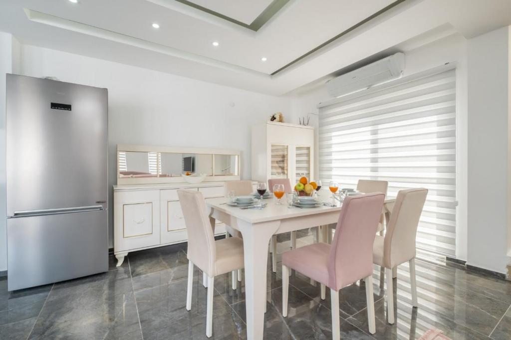 هتل سوپر بولا ویت پرایوت پُل این آنتالیا Superb Villa with Private Pool in Antalya