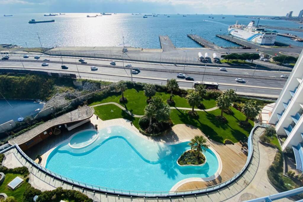هتل لاکچری 2 رُوم سوئیت آپارتمان ویت سی ویو این سنتر - Luxury 2 Room Suite Apartment With Seaview In Center