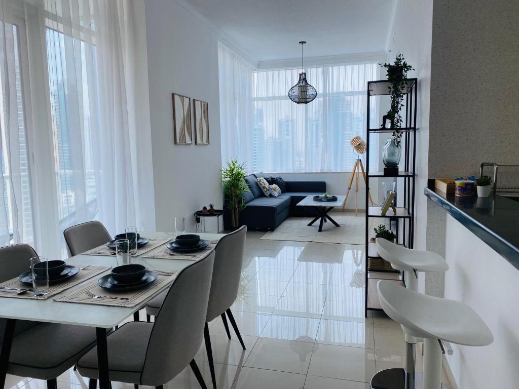 هتل مدرن اند کازی وذ آ بیوتیفول ویو - Modern & cozy with a beautiful view