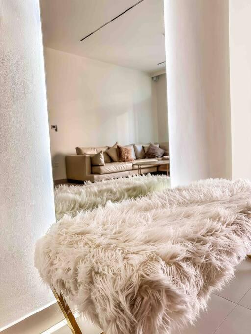 هتل پلاَش لَکژری بُرج خلیفه بُلِوارِد آپارتمان - Plush Luxury Burj Khalifa Boulevard Apartment
