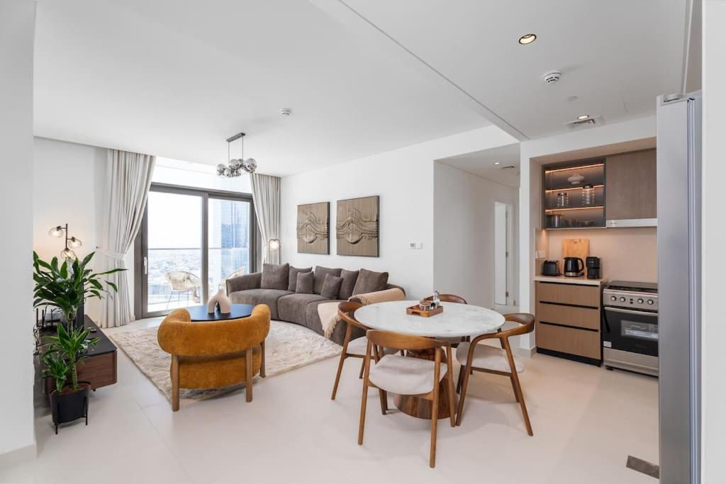 هتل 2 بد روم آپارتمان ات برج کرن - 2 Bedroom Apartment at Burj Crown