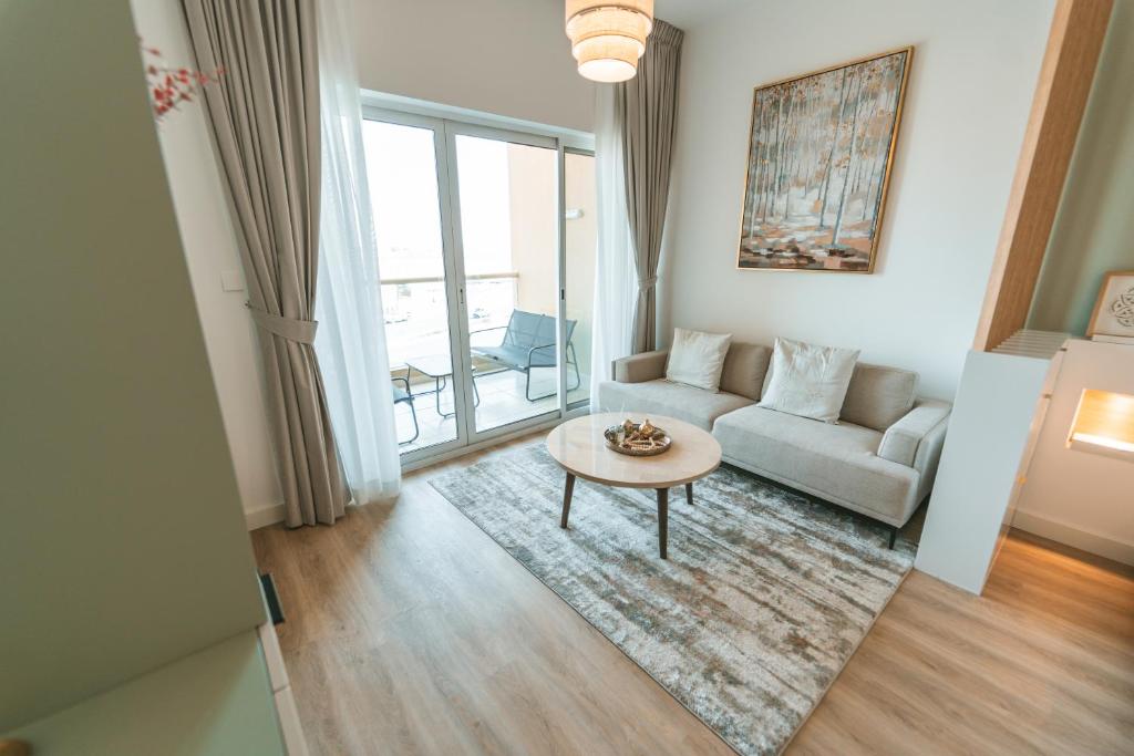 هتل کوزی استودیو ویت بالکونی این د گرینز - Cozy Studio with Balcony in The Greens