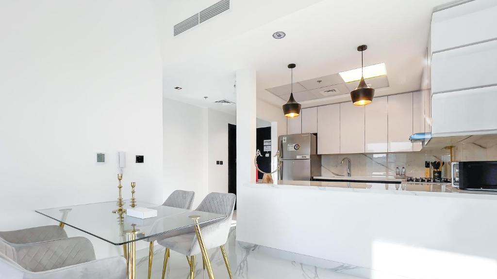 هتل الیته لاکس هالیدی هومز - لکس گاردنیا 2BR هاون این آرجان دبی - Elite LUX Holiday Homes - Luxe Gardenia 2BR Haven in Arjan Dubai
