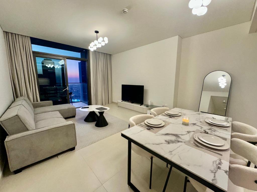 هتل برند نیو داون تاون تو بی آر فلت سی ویو - Brand New Downtown 2BR Flat Sea View